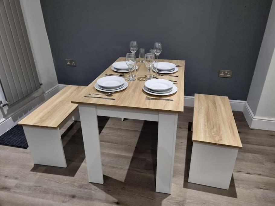 Beautiful 4 Bed Immaculate Condition Refurbished Property Romford Eksteriør billede